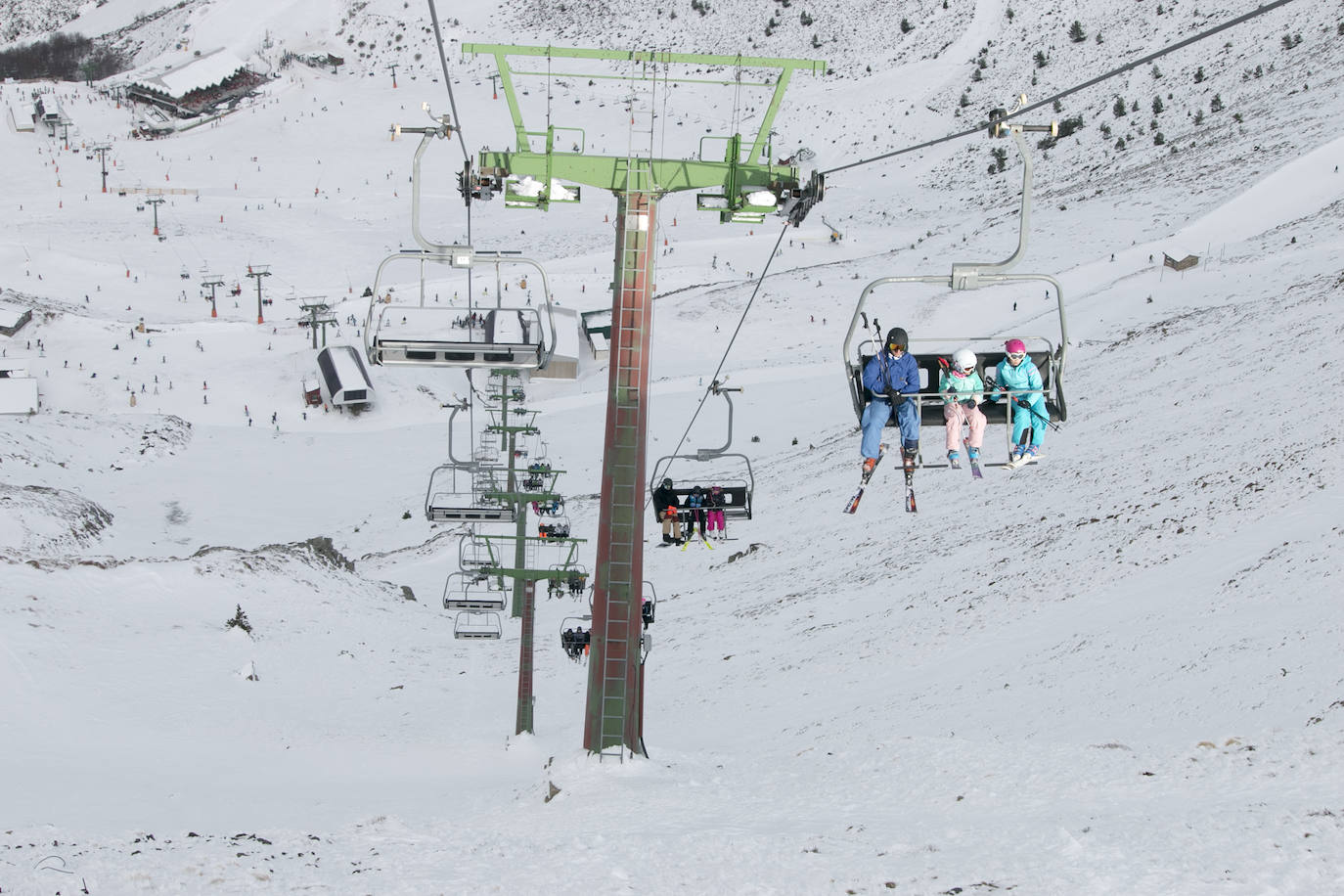 Valdezcaray se llena de esquiadores
