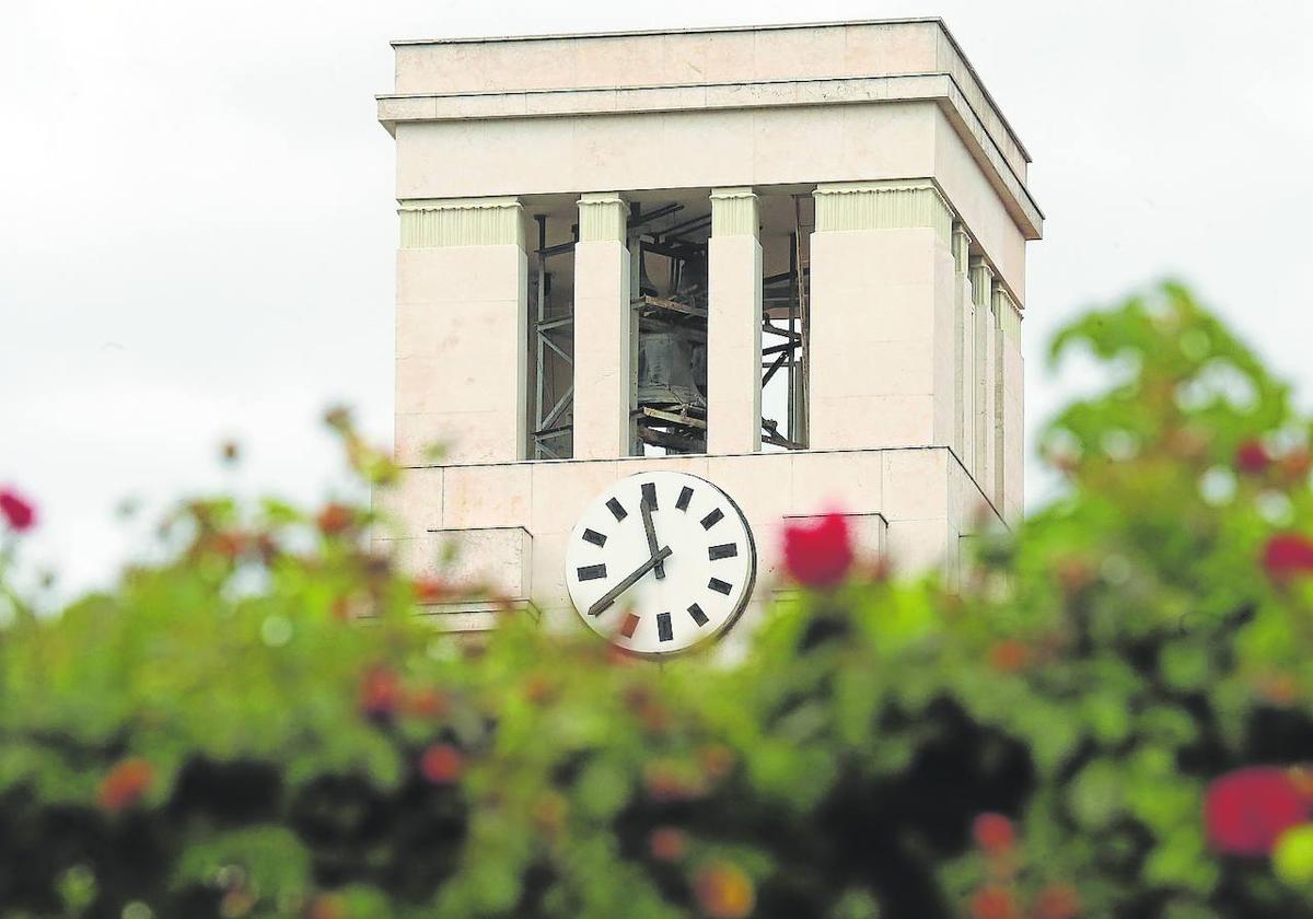 Torre –o torreón– del edificio de Ibercaja que será cedido, con el reloj y la sirena, al Ayuntamiento de Logroño.