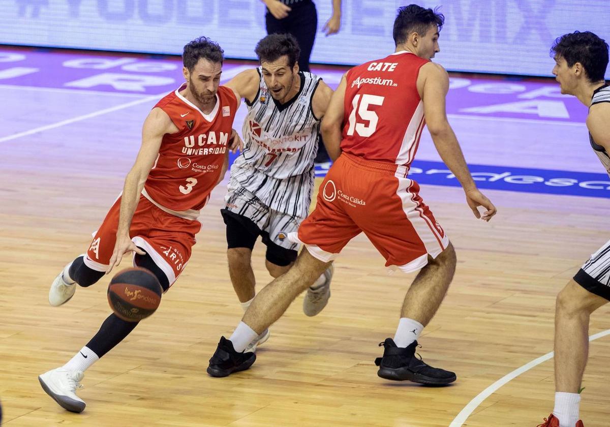 Álex Urtasun, en acción con la camiseta del UCAM Murcia en el 2018.