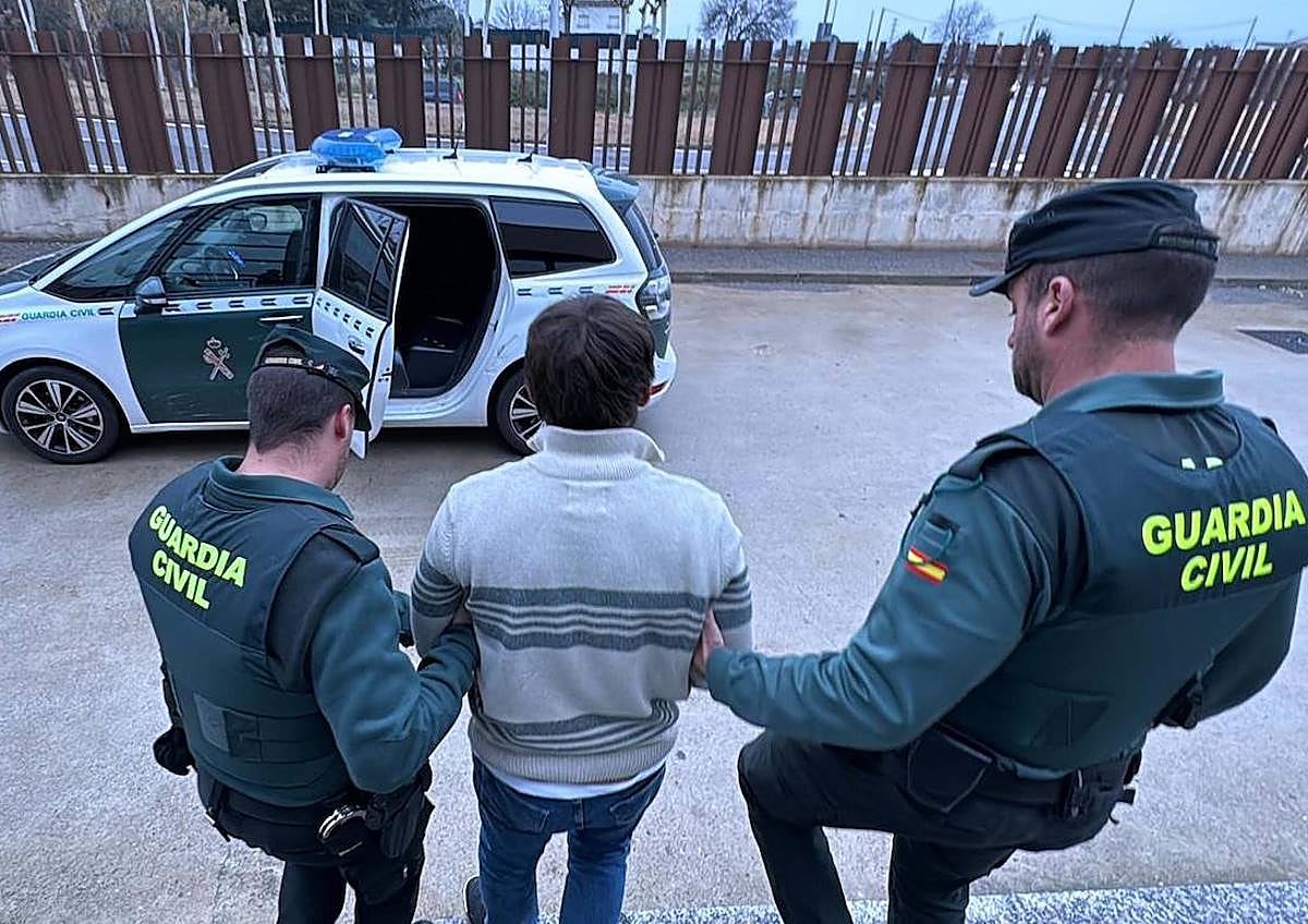 Imagen secundaria 1 - El hombre buscado por agredir a dos mujeres en Calahorra se entrega a las autoridades