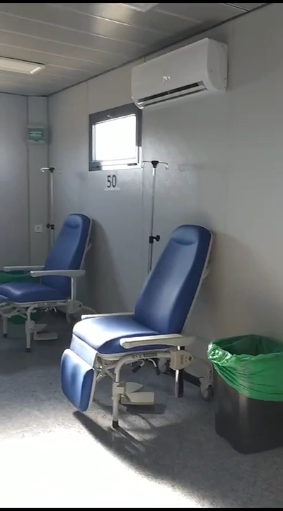 Salud habilita un «barracón» como sala de espera para los pacientes de urgencias