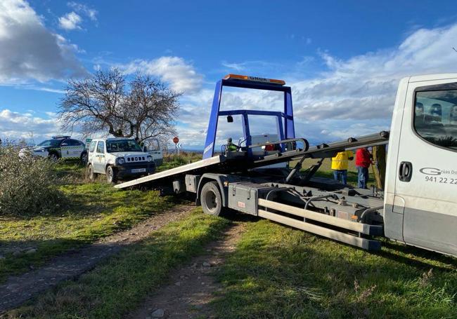 El coche accidentado lleva distinticos de la Consejería de Agricultura del Gobierno.