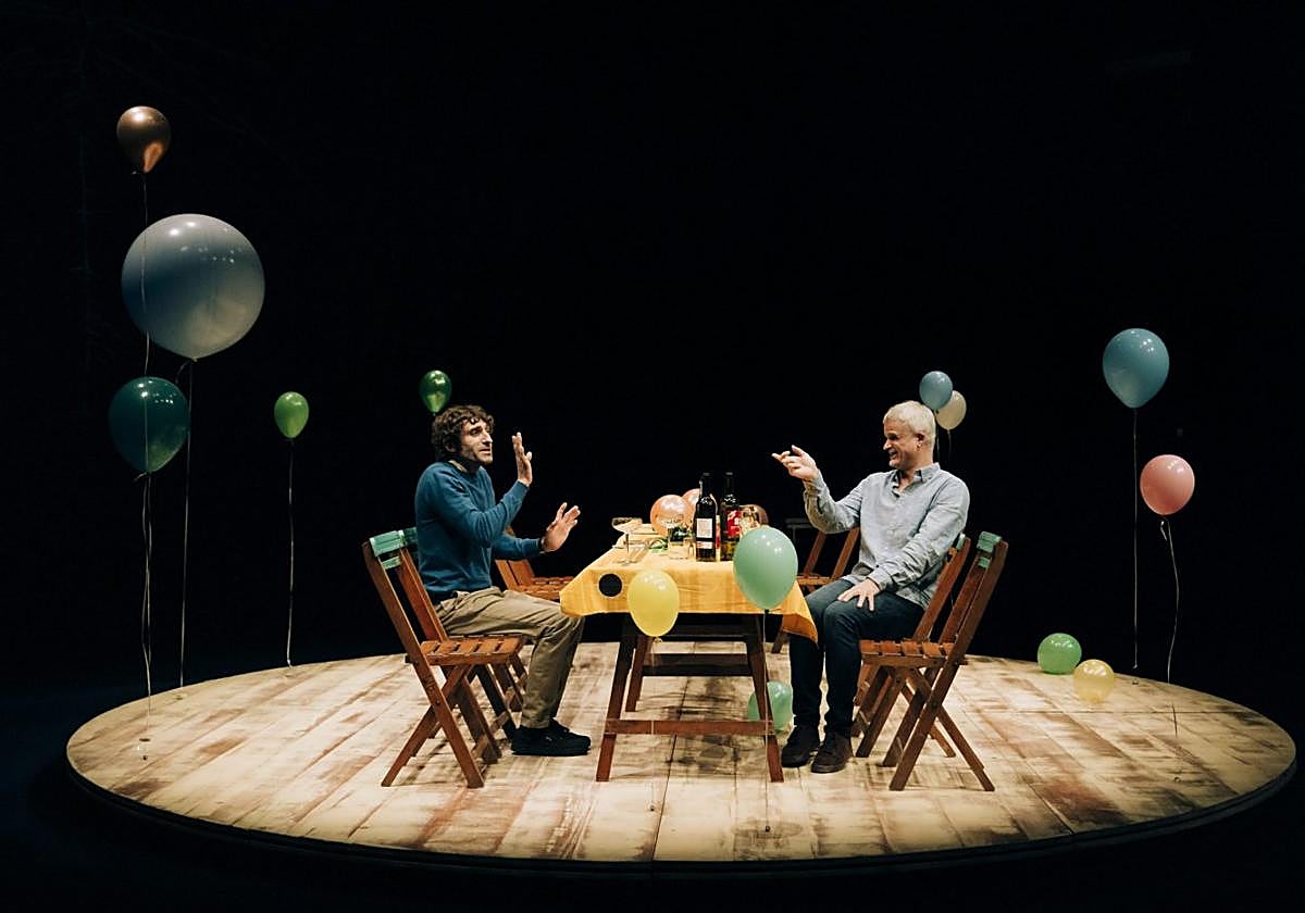 Àlex Cantó y Jesús Muñoz, en una escena de 'Eclipse total'.