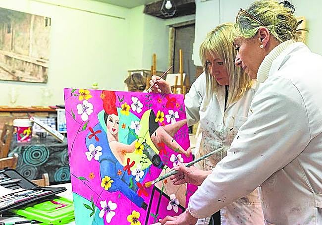Lanchares, durante una clase en el taller de pintura.