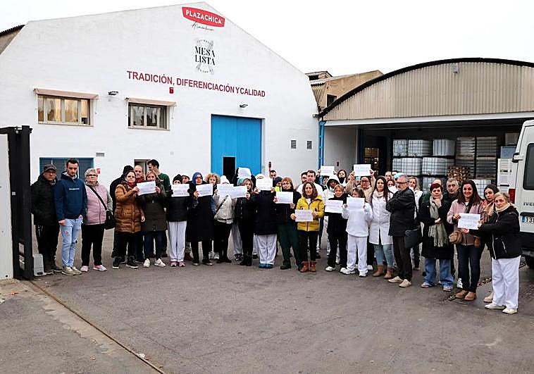 Movilización de la plantilla de Plaza Chica, hace unos días.