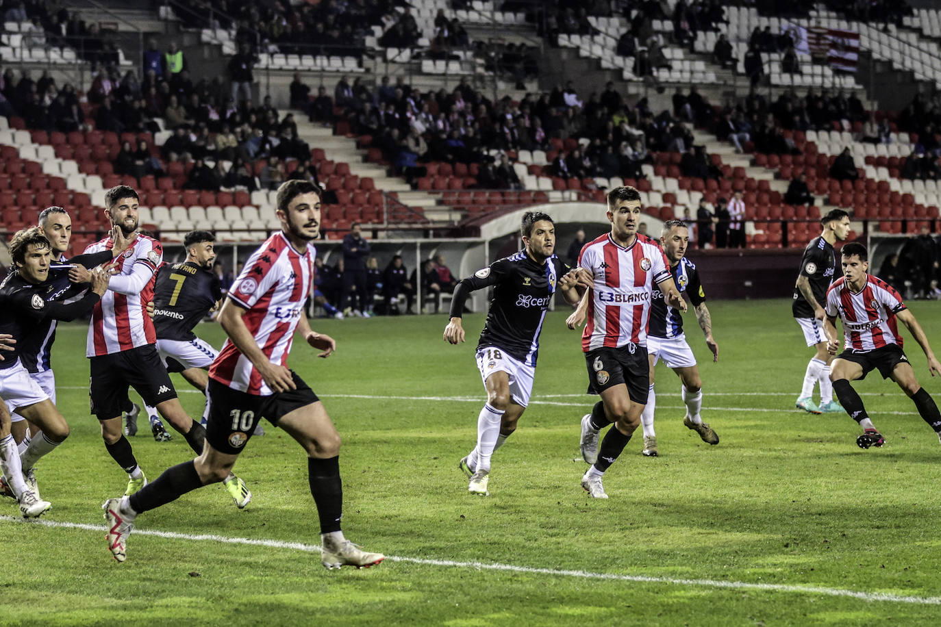 Las imágenes del partido entre la SDL y el Sabadell