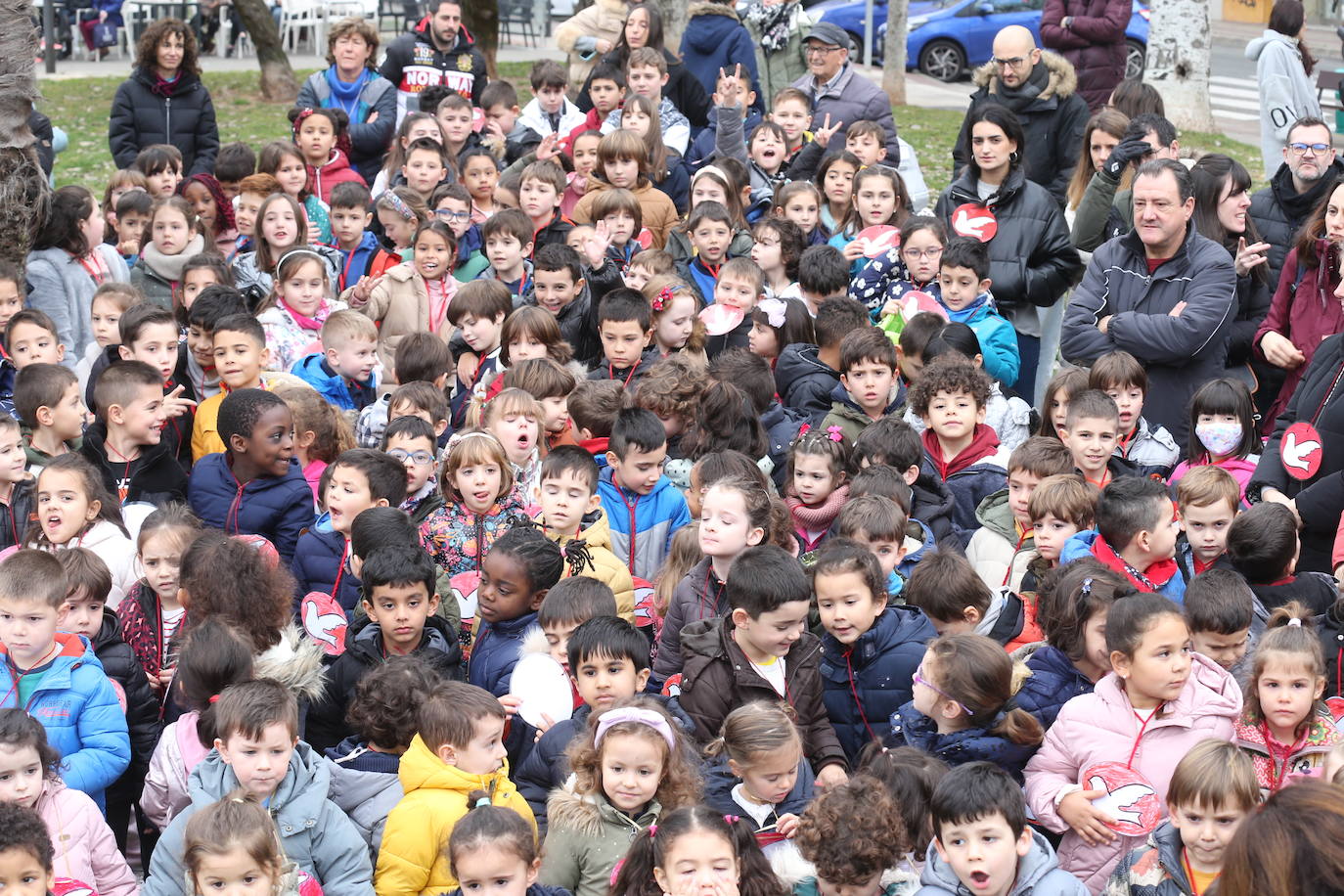 Escolares logroñeses celebran el Día de la Paz