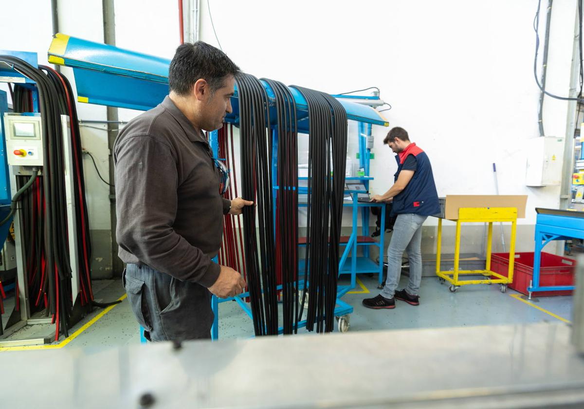 Trabajadores riojanos del sector de la industria.