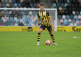 Antonio Salado con la camiseta del Barakaldo, donde solo ha jugado seis meses.