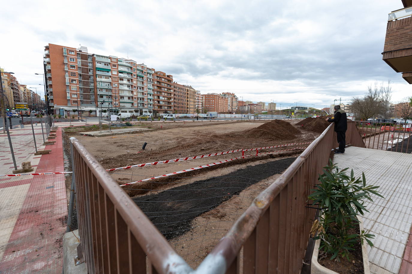 Imagen de las obras de hace algunas semanas al sur de Miguel Delibes, en la confluencia con Vara de Rey.