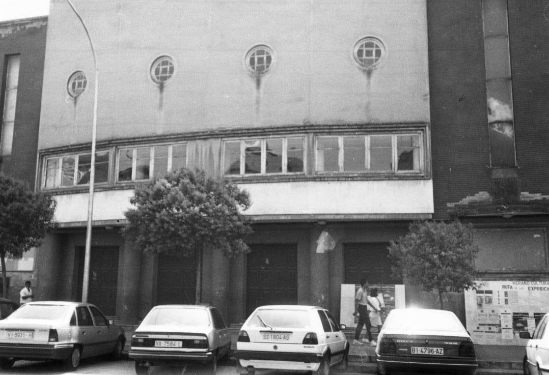 Cine Avenida (1951-1986), en lo que hoy en la Sala The Hangar, en la avenida de Navarra. 