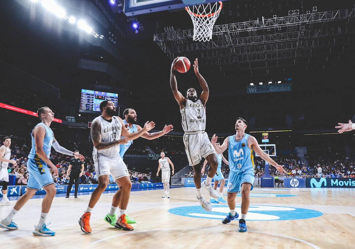 Coffi entra a canasta en el Wizink Center.