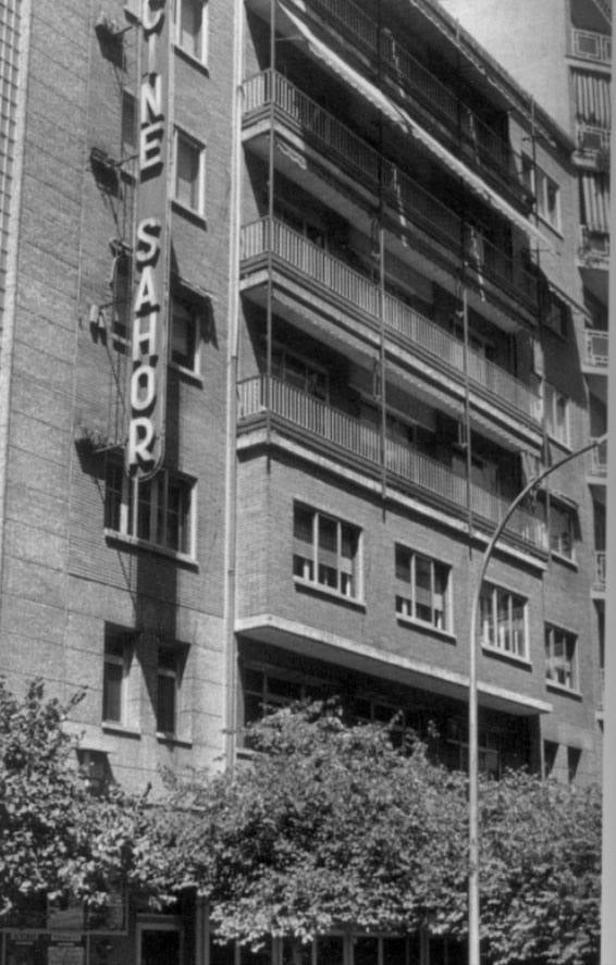 Cine Sahor (1966-1996), en la calle San Antón, en el local que actualmente ocupa Zara. 