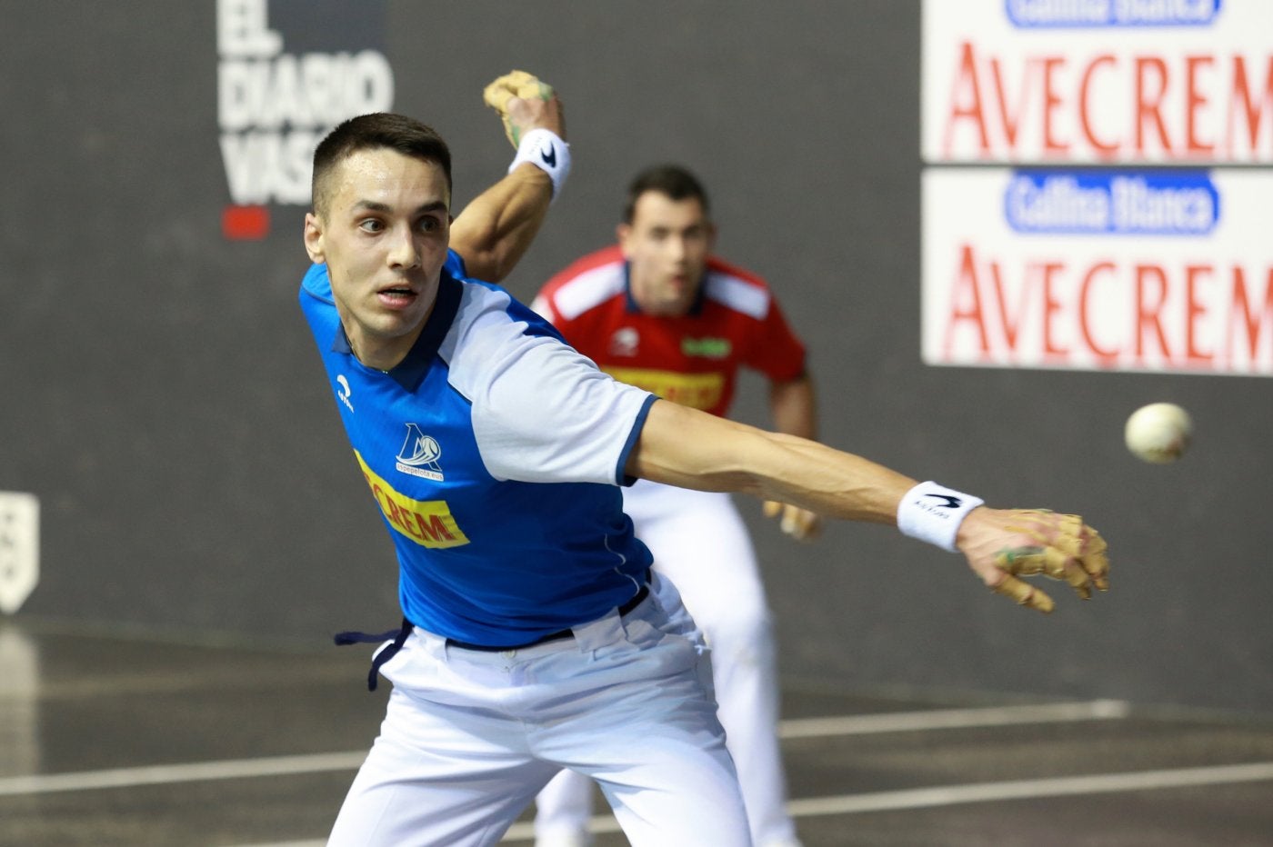 Javier Zabala prepara su derecha, este domingo en San Sebastián.