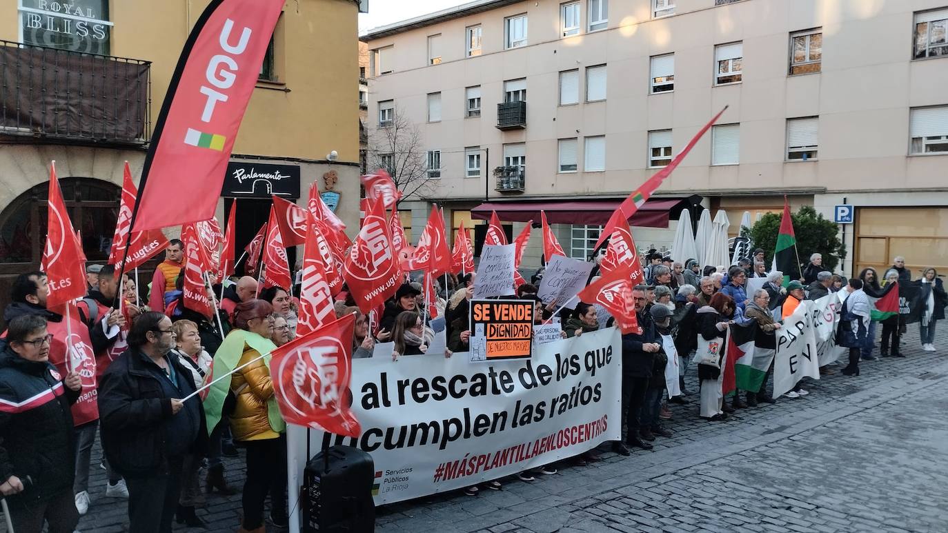 Concentración contra la 'amnistía' a las residencias en el Parlamento