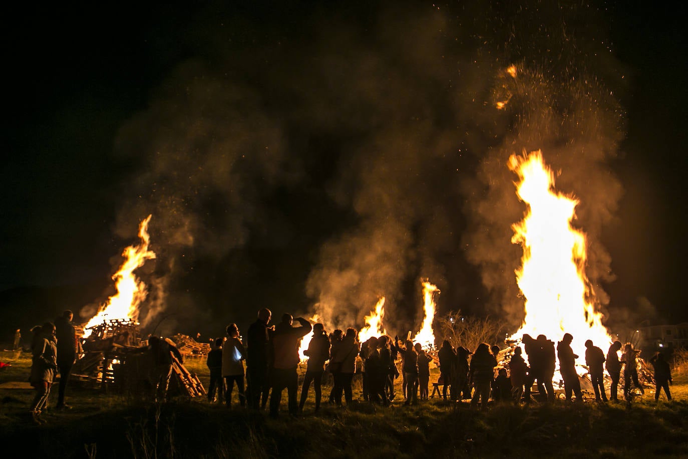 Las hogueras de Santa Águeda, en imágenes