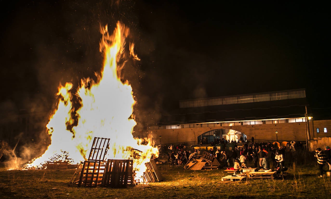 Las hogueras de Santa Águeda, en imágenes