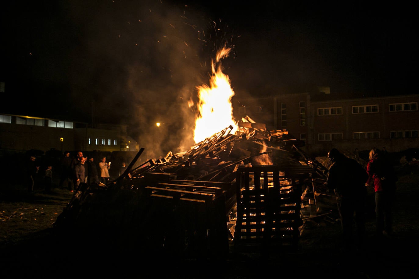 Las hogueras de Santa Águeda, en imágenes