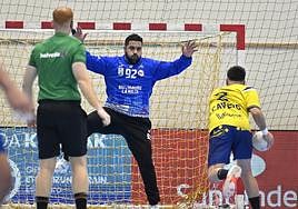 Aly intenta detener una pena máxima