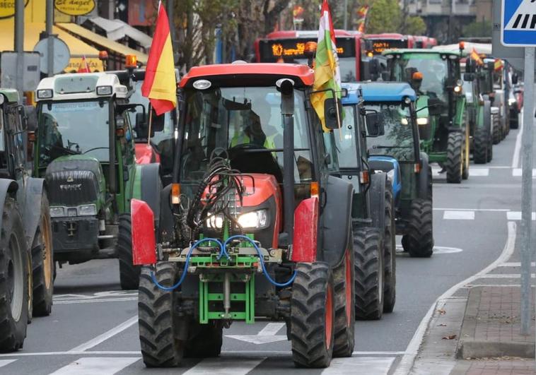 Vídeo | Aplausos para los agricultores en El Espolón