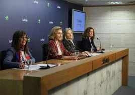 Pilar Calvo, María Martín, Inmaculada Martínez y Raquel Velilla, en la comparecencia de este miércoles.