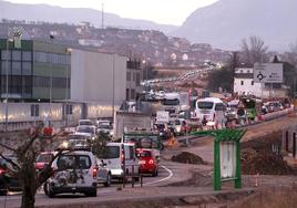 El tráfico en la zona de Villamediana se colapsó a primera hora y se convirtió en uno de los puntos conflictivos de la segunda jornada de reivindicaciones del sector agrario.