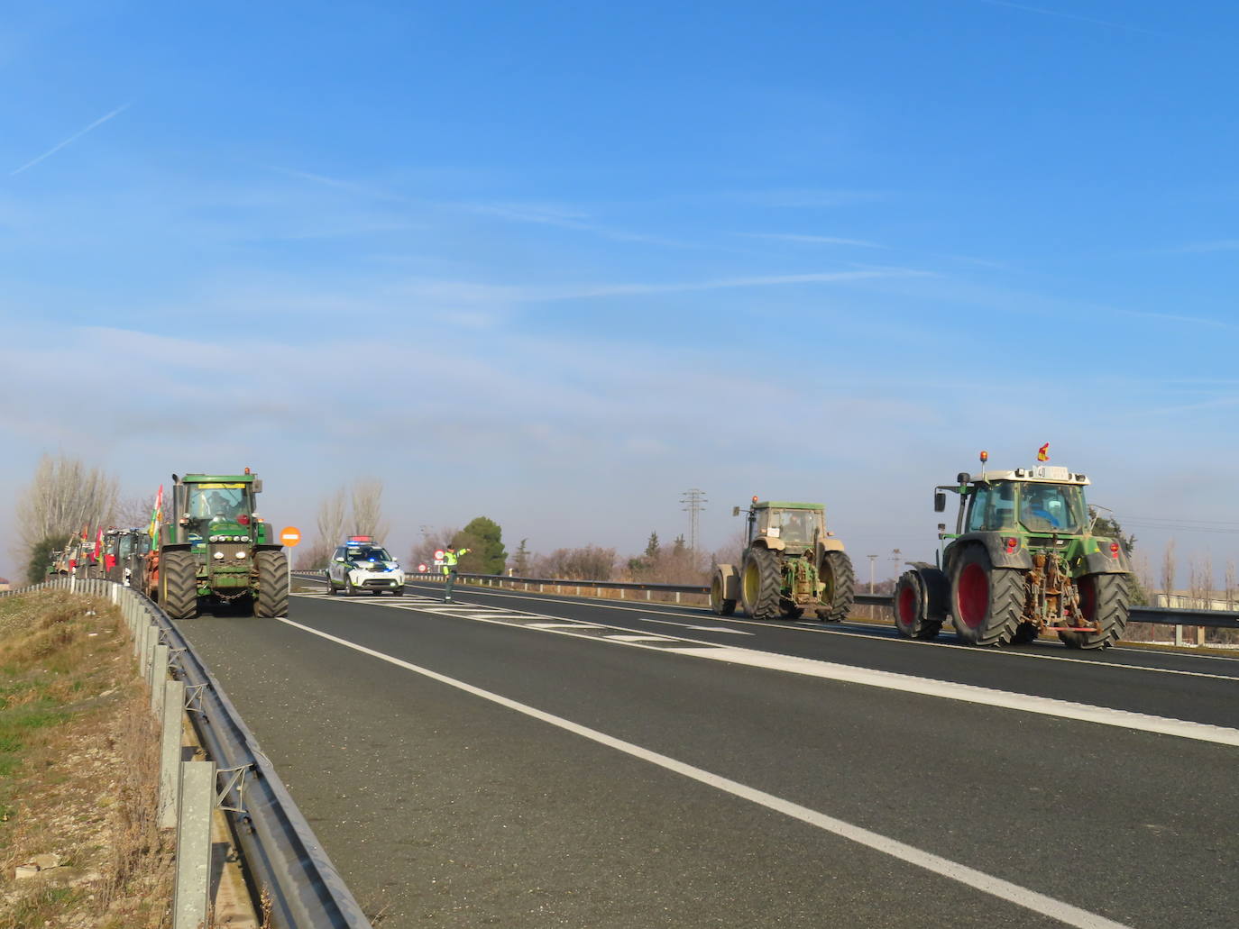 Carreteras vacías y muchos tractores en Alfaro