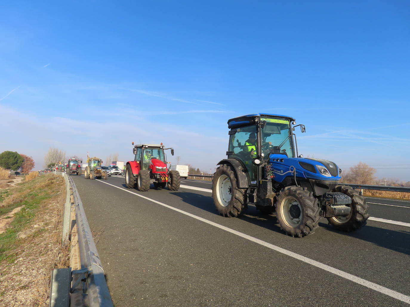 Carreteras vacías y muchos tractores en Alfaro