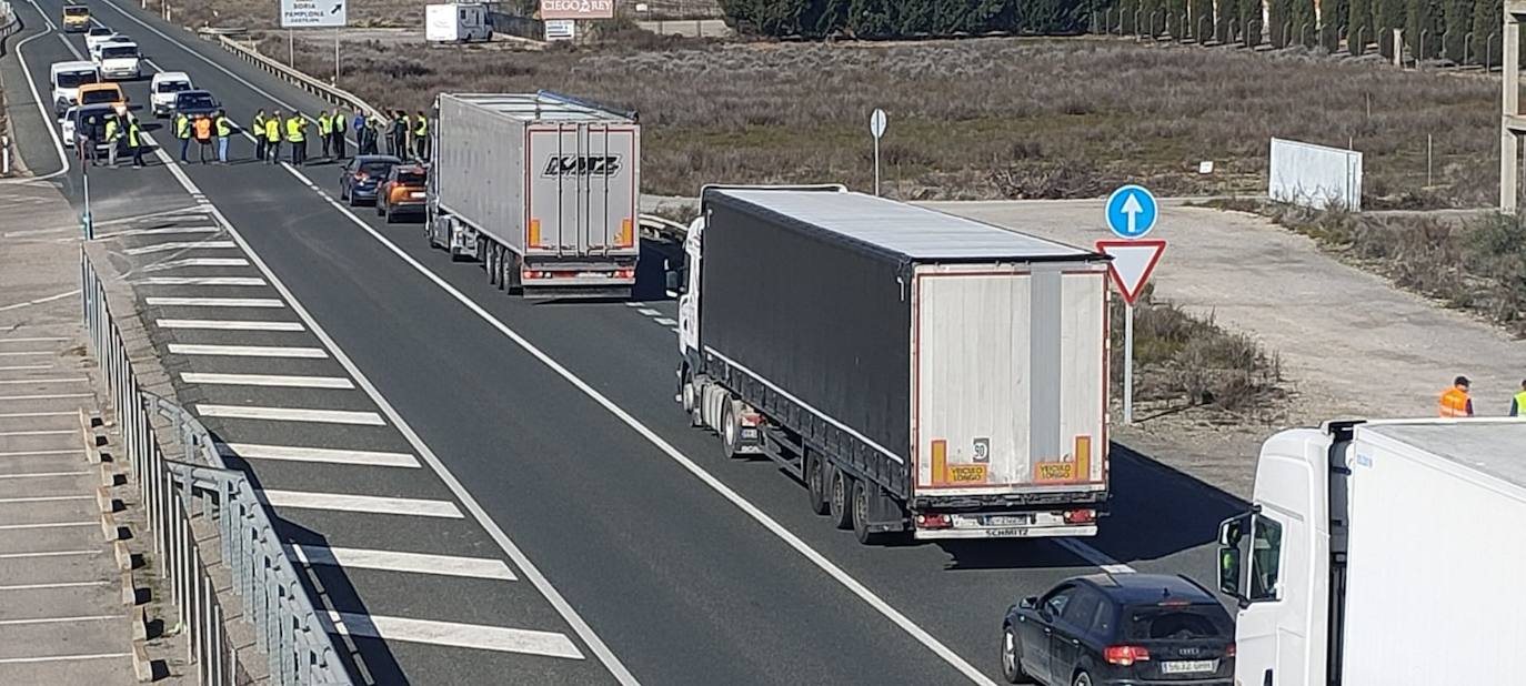 Carreteras vacías y muchos tractores en Alfaro