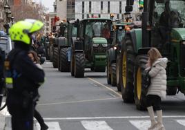 Los tractores abandonan El Espolón