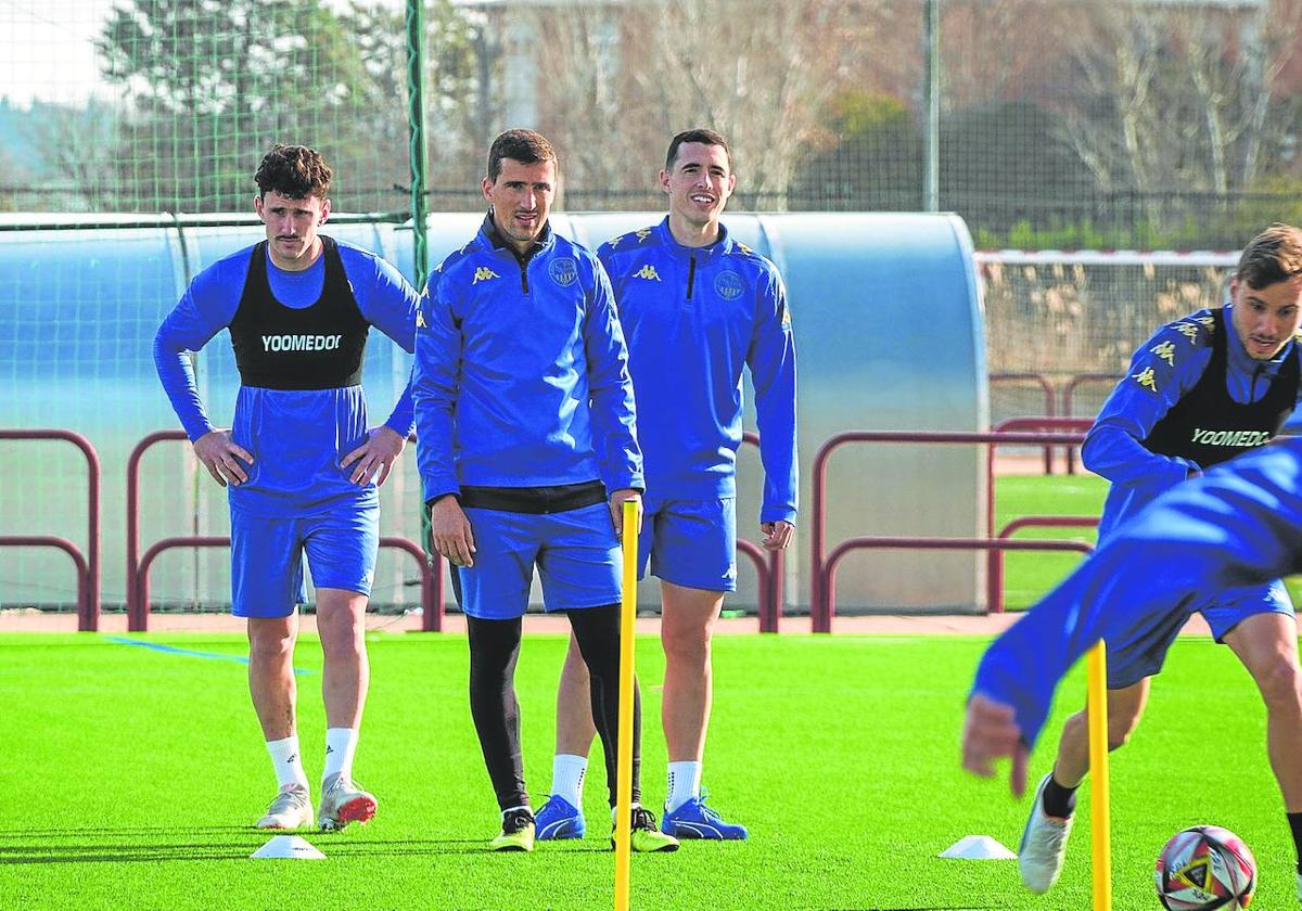 Los jugadores de la SD Logroñés durante un entrenamiento.