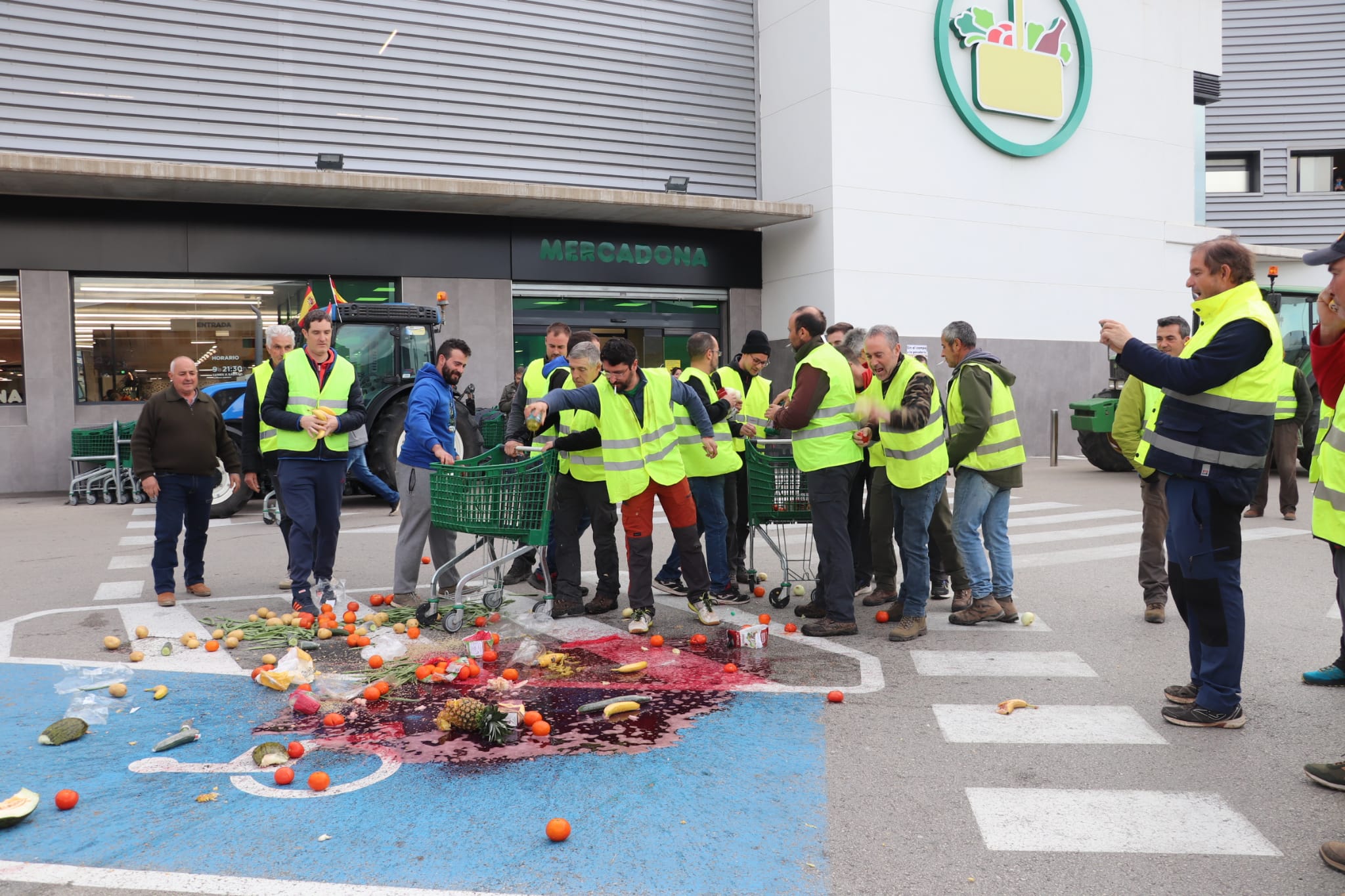 Las imágenes de la protesta agraria en La Rioja este viernes