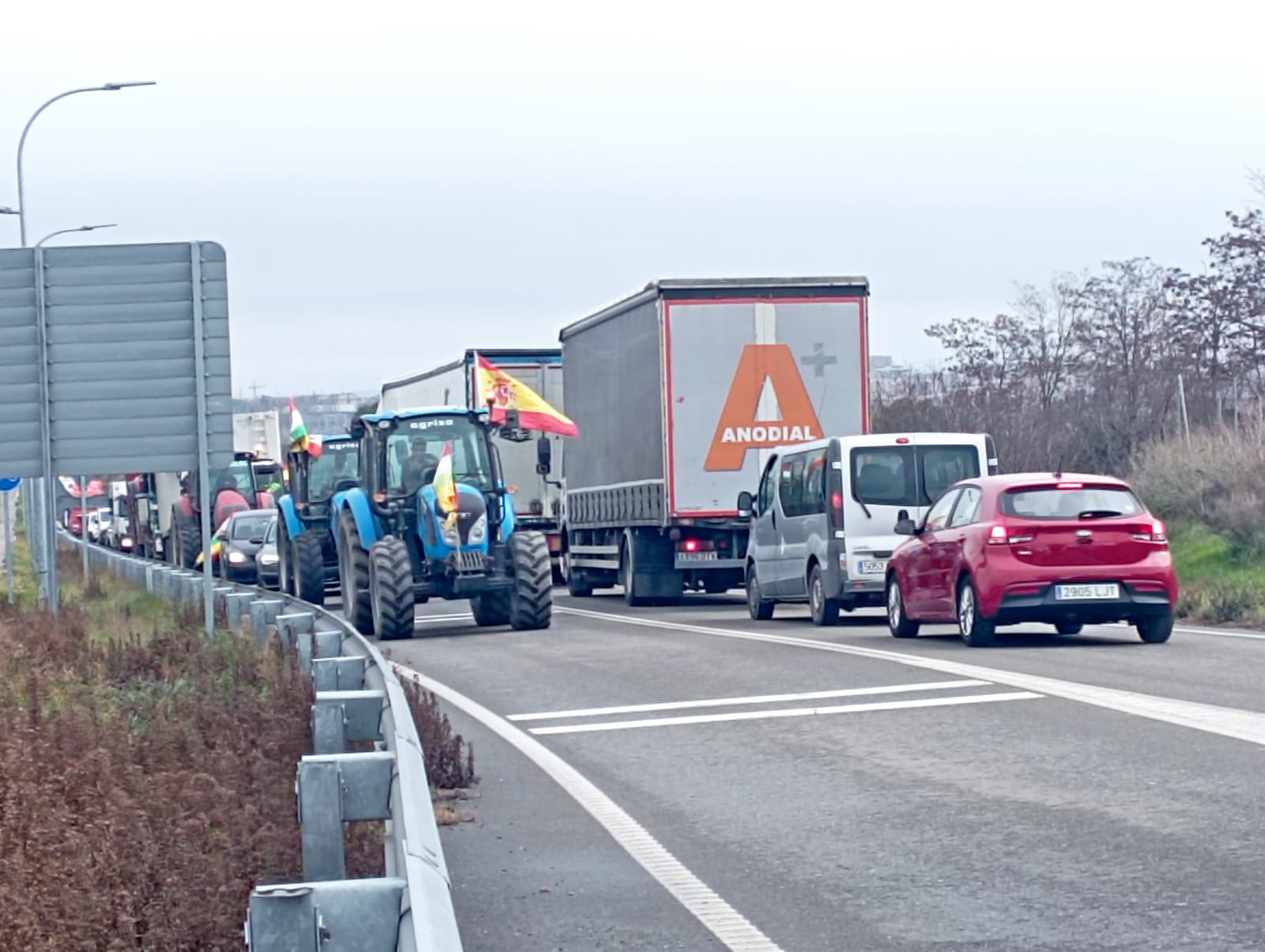 Las imágenes de la protesta agraria en La Rioja este viernes