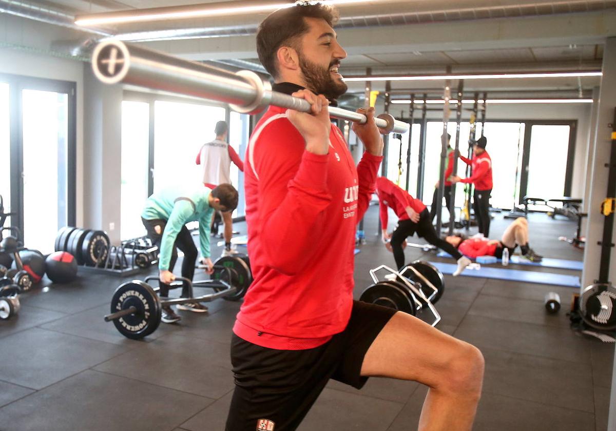 Jony se ejercita en el gimnasio de Valdegastea, escenario en el que ha pasado horas esta semana.