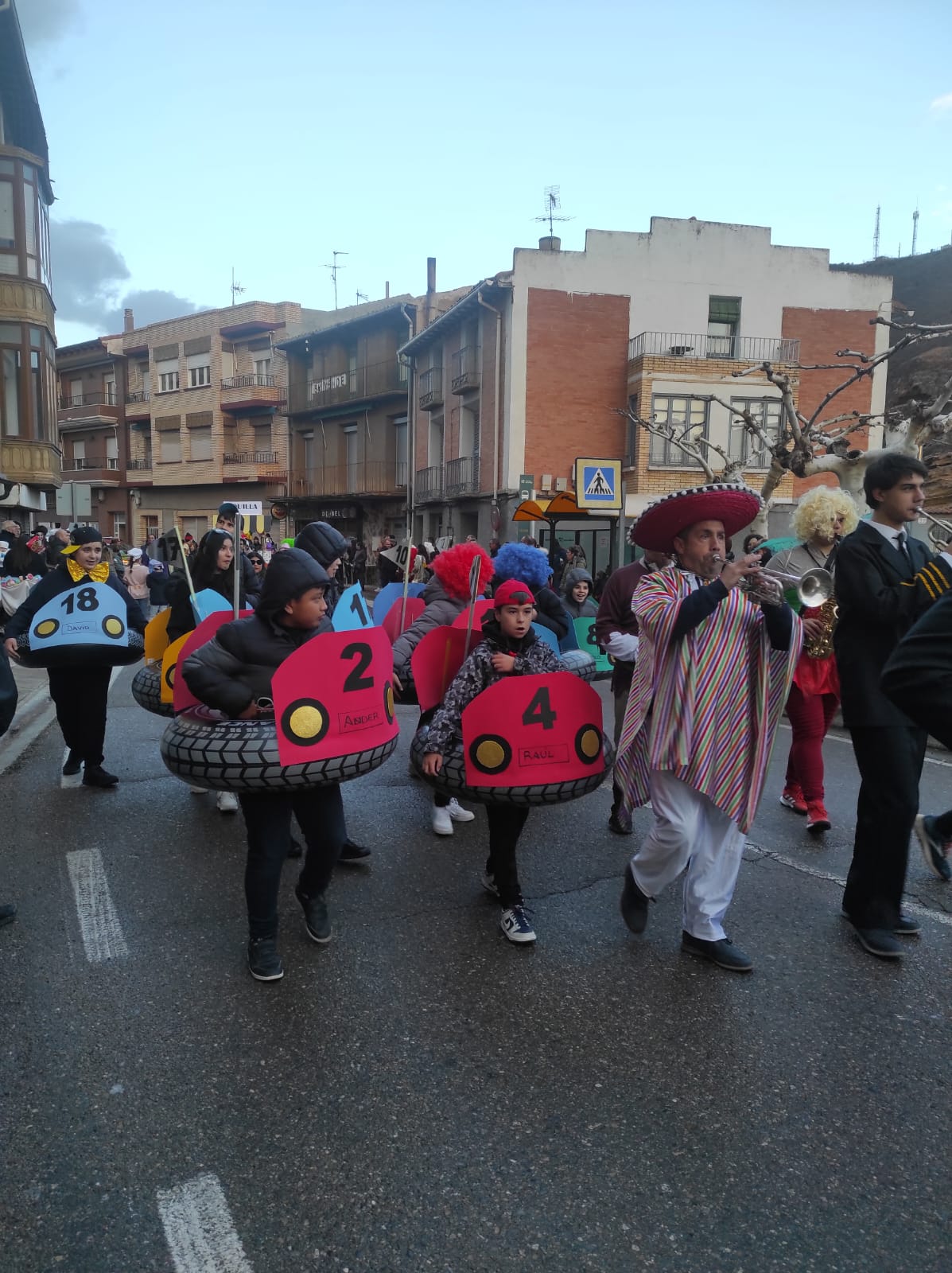 Los disfraces en las calles de Cervera