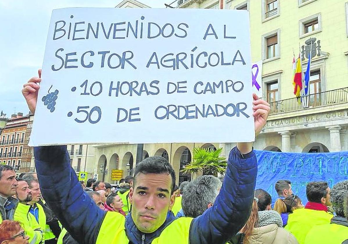 Un viticultor, en la protesta del jueves en Logroño.