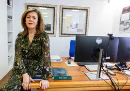 Ana Zuazo, directora general de Dependencia, Discapacidad y Mayores, en su despacho.