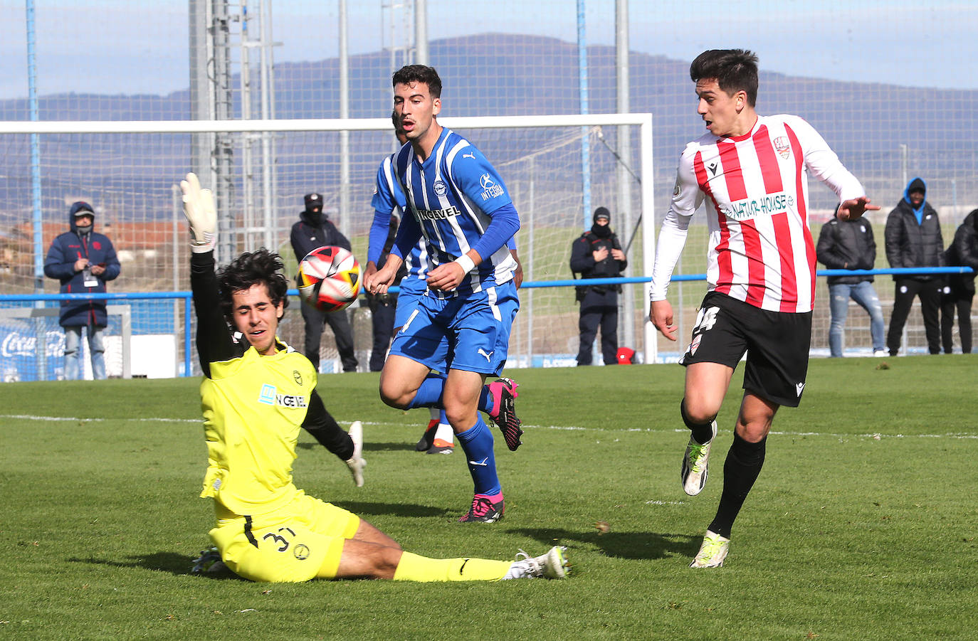 Las imágenes del partido de la UDL en Vitoria