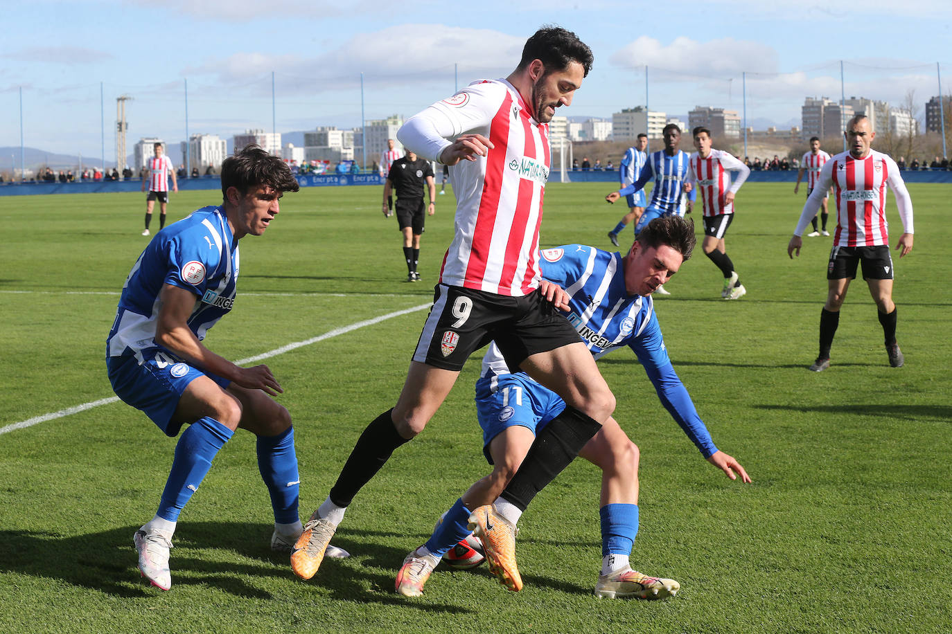 Las imágenes del partido de la UDL en Vitoria