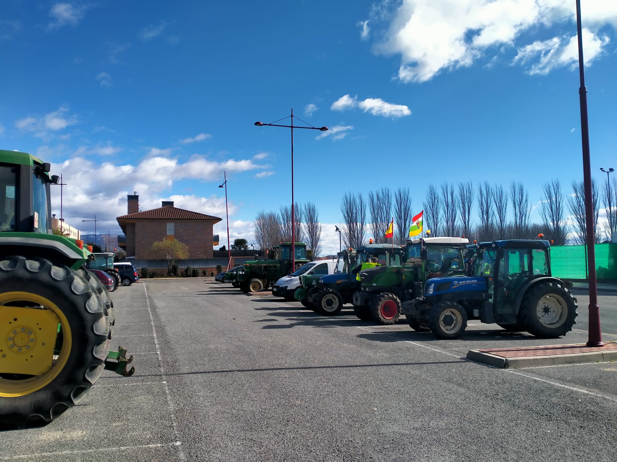 Las imágenes de las protestas de los agricultores este lunes