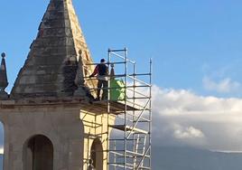 El nido de cigüeñas del torreón del Juzgado de Haro ha sido retirado