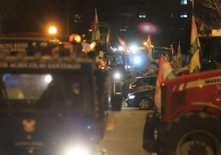 Los 'chalecos amarillos' bloquearon el domingo con sus tractores el centro logroñés