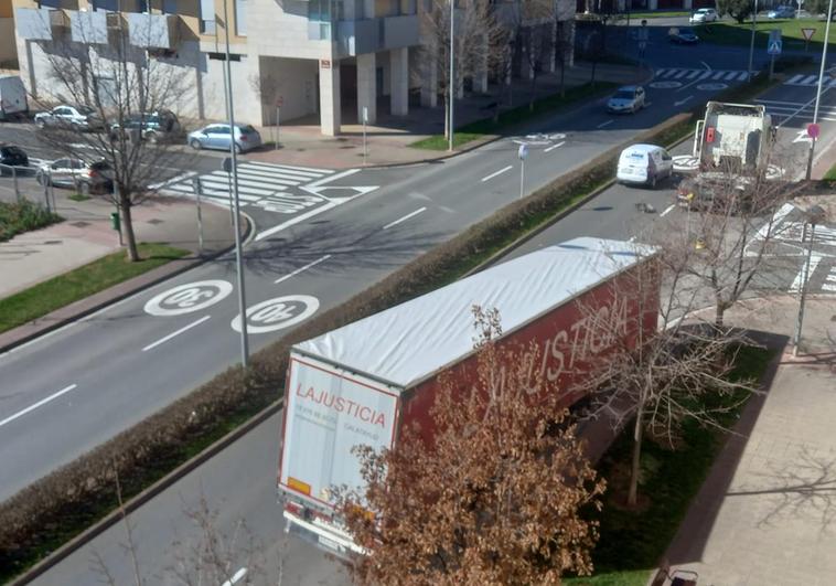 Un camión pierde su remolque mientras circulaba por Logroño