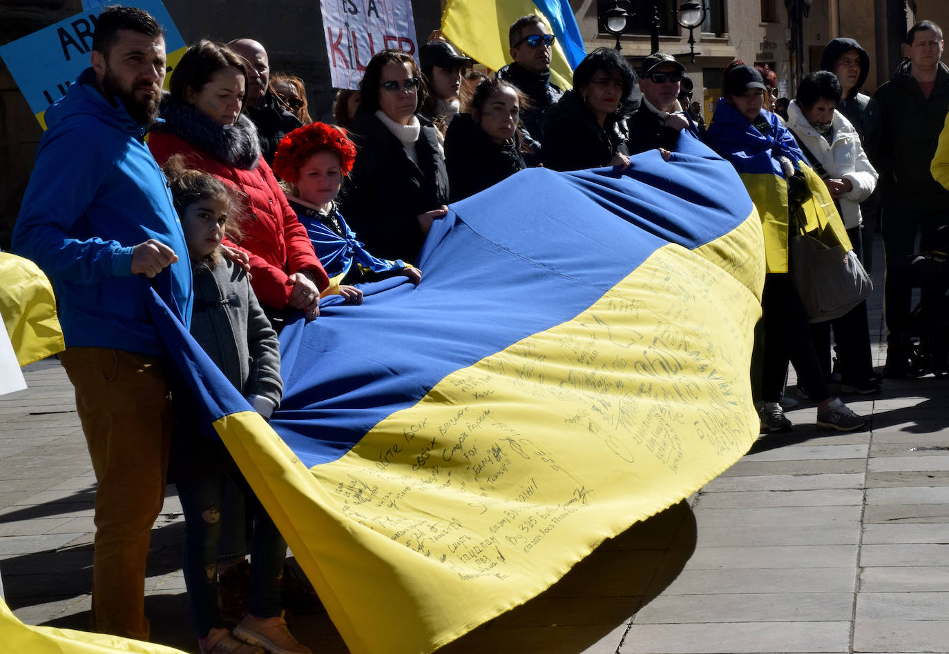 La manifestación silenciosa de ucranianos en La Rioja, en imágenes