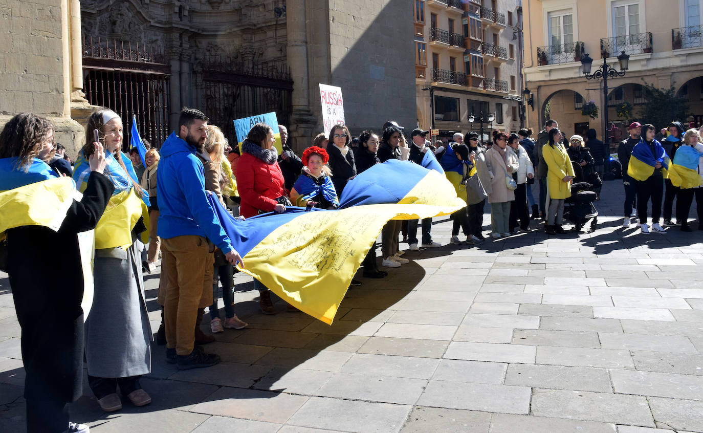 La manifestación silenciosa de ucranianos en La Rioja, en imágenes