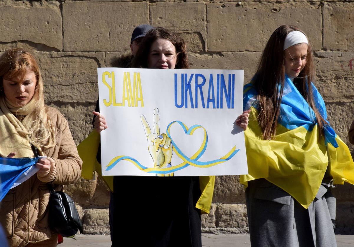 La manifestación silenciosa de ucranianos en La Rioja, en imágenes