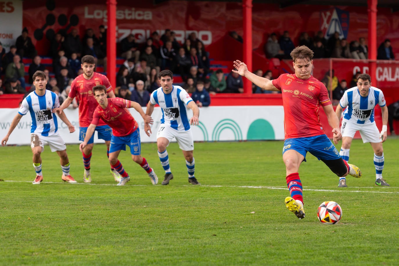 El derbi entre el Calahorra y el Náxara, en imágenes