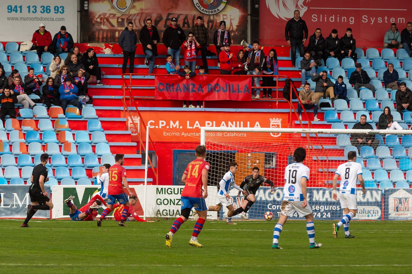 El derbi entre el Calahorra y el Náxara, en imágenes