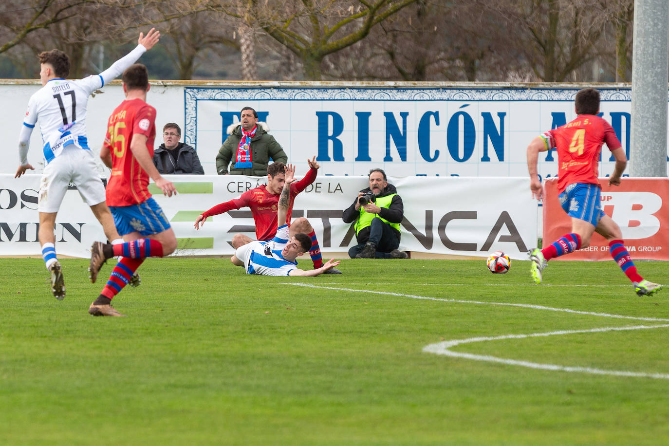 El derbi entre el Calahorra y el Náxara, en imágenes