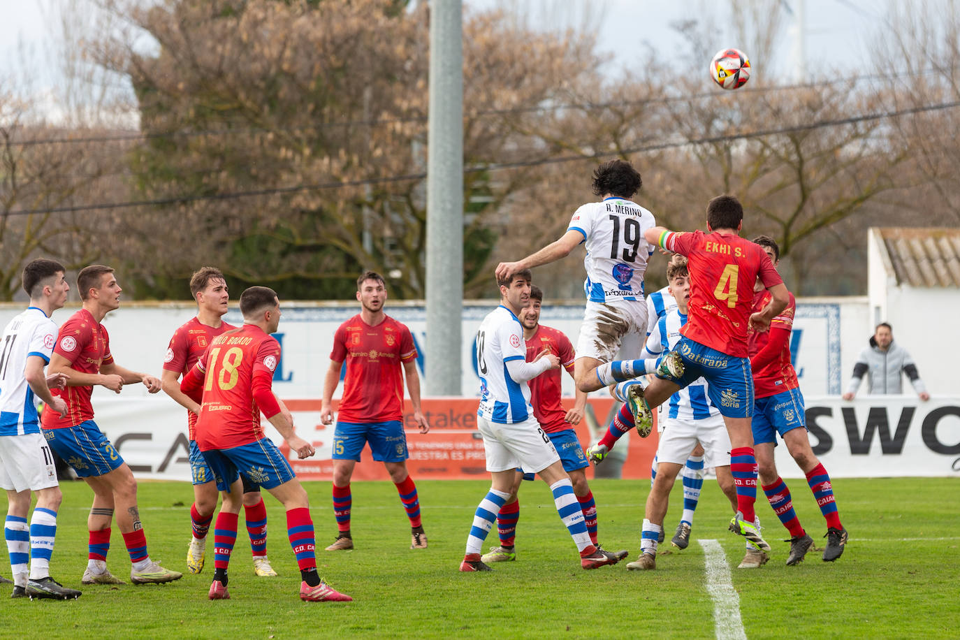 El derbi entre el Calahorra y el Náxara, en imágenes